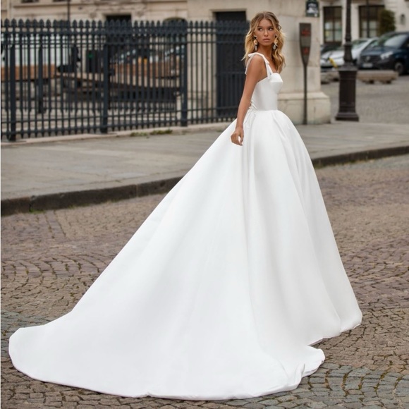 MillaNova Blisse ivory wedding dress - Picture 2 of 16